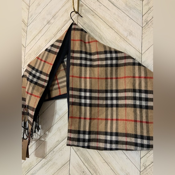 NWT Burberry scarf - Picture 2 of 7